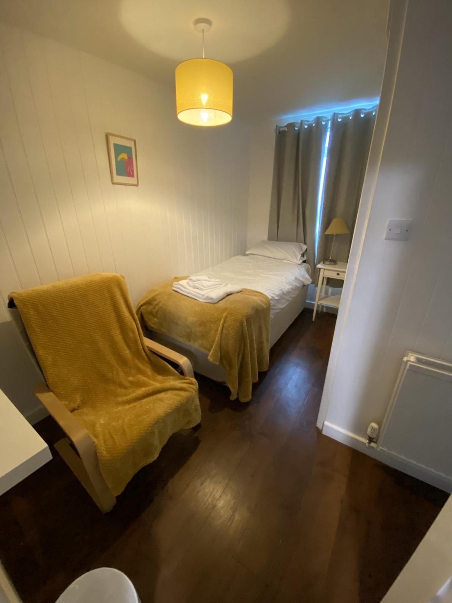Wheatsheaf Hotel Ньюпорт Номер фото