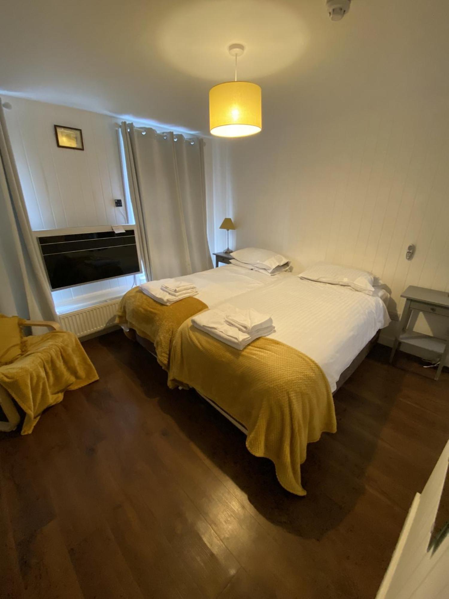 Wheatsheaf Hotel Ньюпорт Номер фото