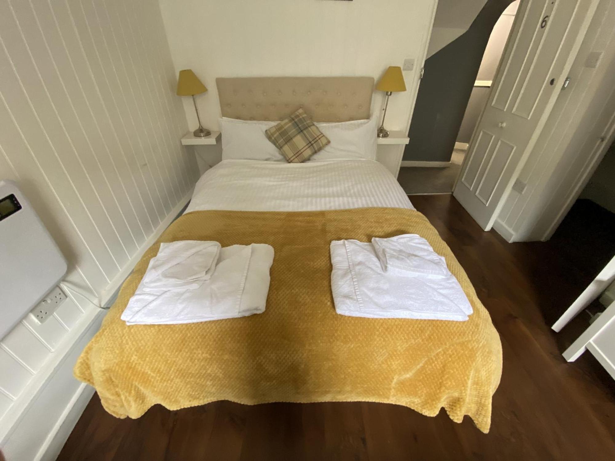 Wheatsheaf Hotel Ньюпорт Номер фото