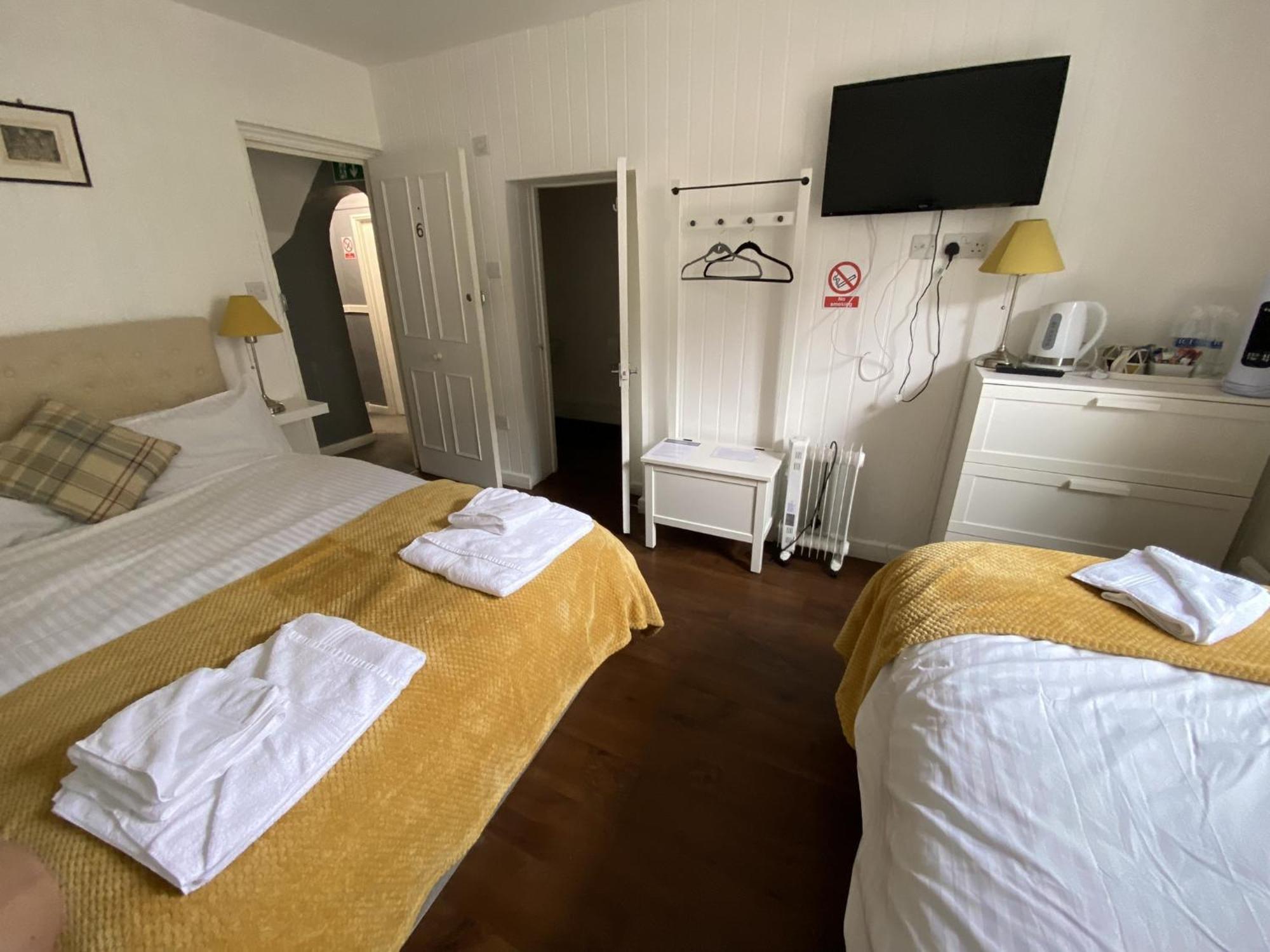 Wheatsheaf Hotel Ньюпорт Номер фото