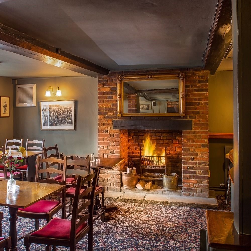 Wheatsheaf Hotel Ньюпорт Экстерьер фото